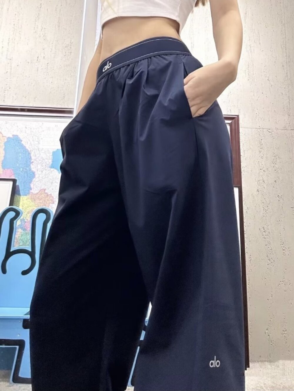 NWT ALO Yoga Suit Up Trouser Navy - Regular 30" Inseam🌼Home, Office, Workout💝 - Picture 7 of 7